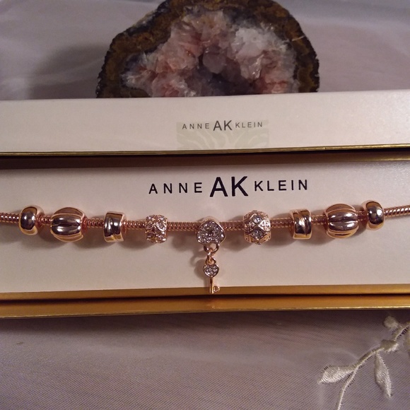 Anne Klein Heart and Key Bracelet - Picture 5 of 6